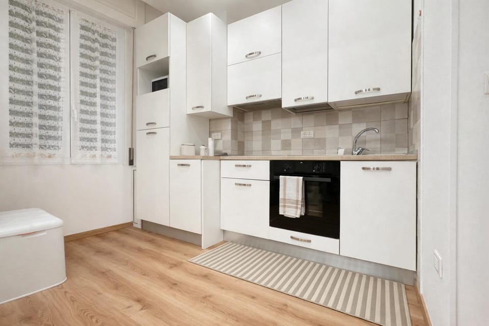 Kitchen or kitchenette, pet friendly, stove