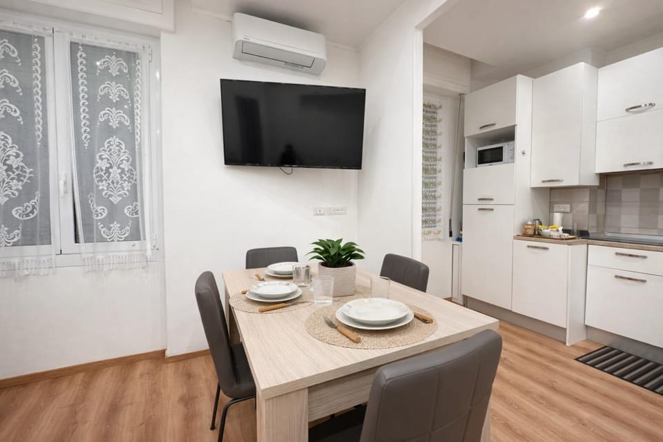 TV and multimedia, Kitchen or kitchenette, Living room, Seating area, Dining area, oven, pet friendly, stove