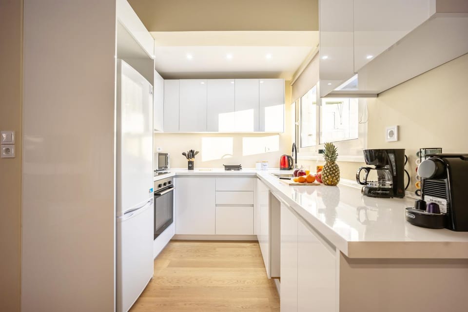 Coffee/tea facilities, Kitchen or kitchenette, oven, stove, toaster