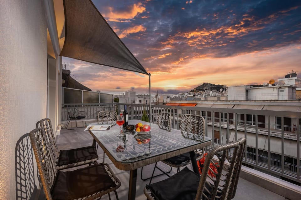 Patio, View (from property/room), Balcony/Terrace, Balcony/Terrace, Dining area, Sunrise, Sunset