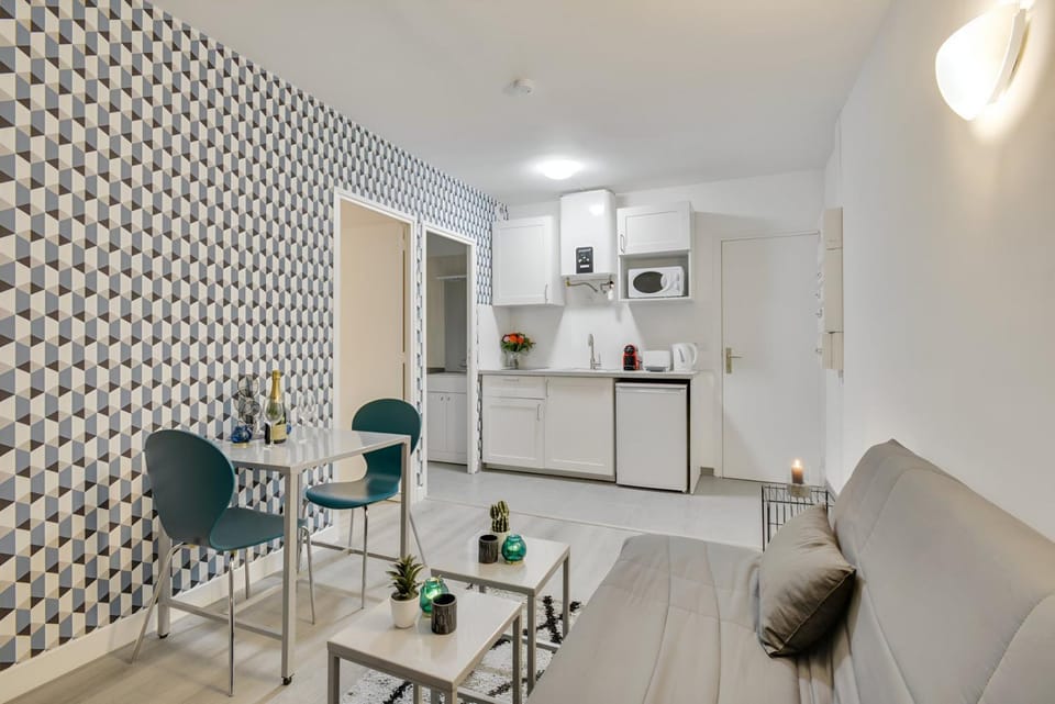 Kitchen or kitchenette, Living room, Dining area
