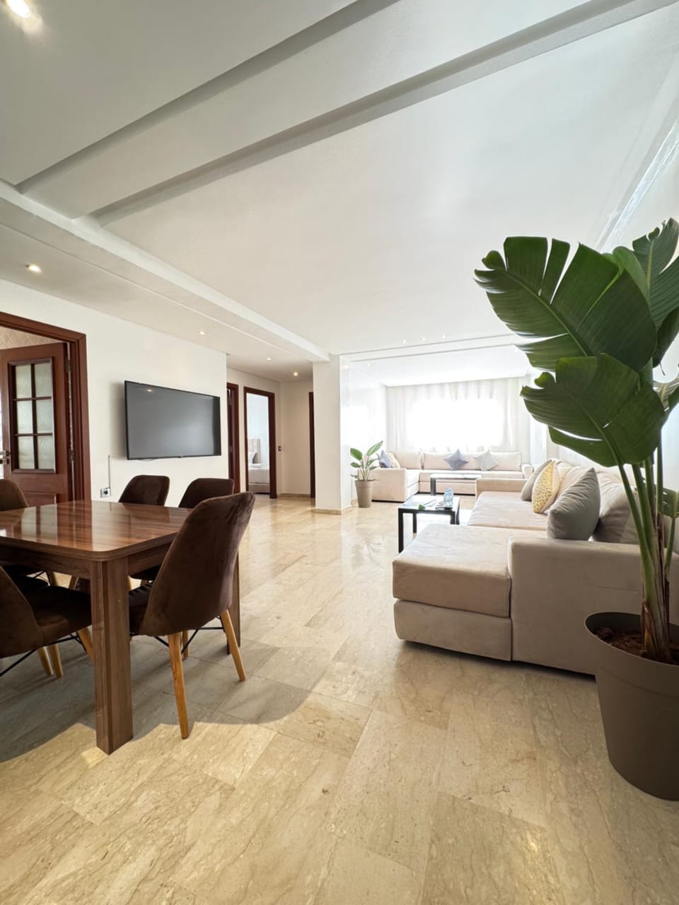 Communal lounge/ TV room, TV and multimedia, Living room, Seating area, Dining area, Evening entertainment