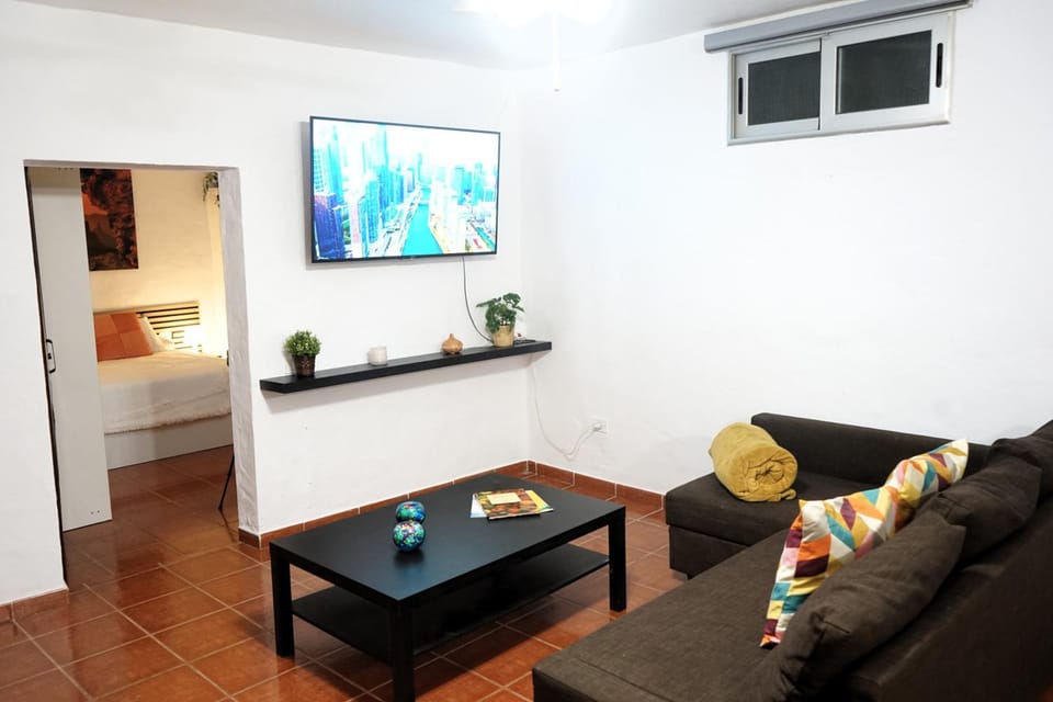 Communal lounge/ TV room, TV and multimedia, Living room, Seating area