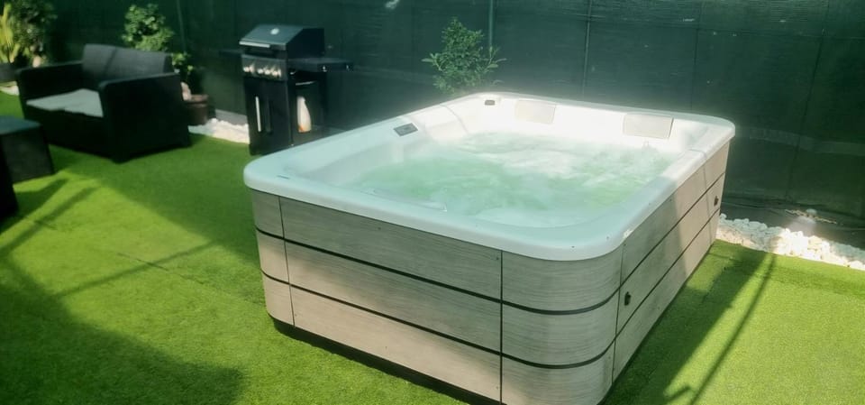 Natural landscape, Hot Tub