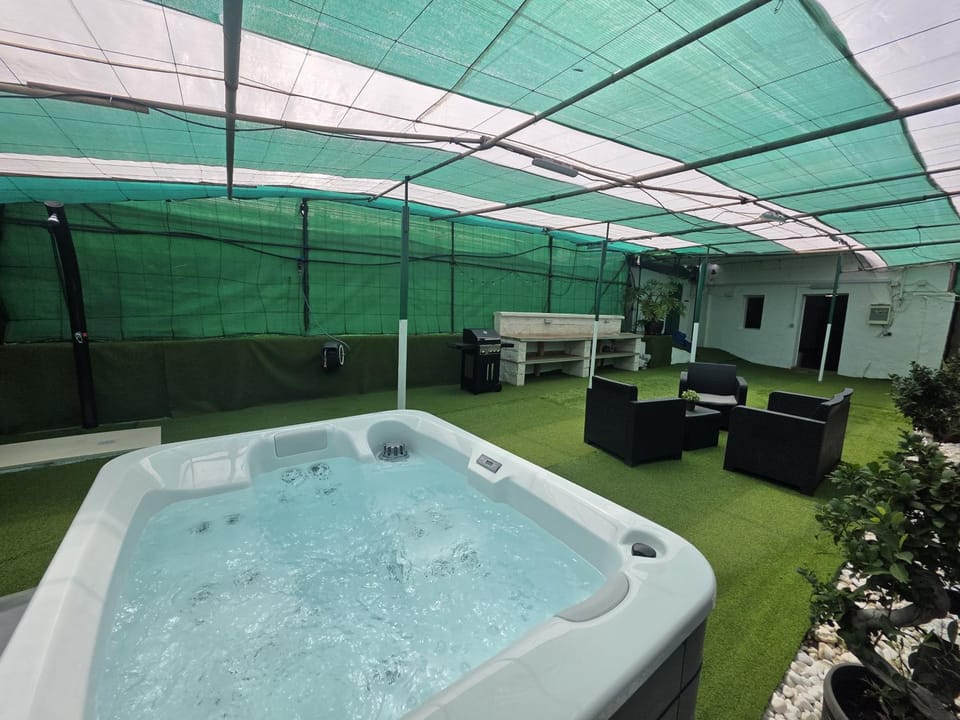 Hot Tub, Balcony/Terrace