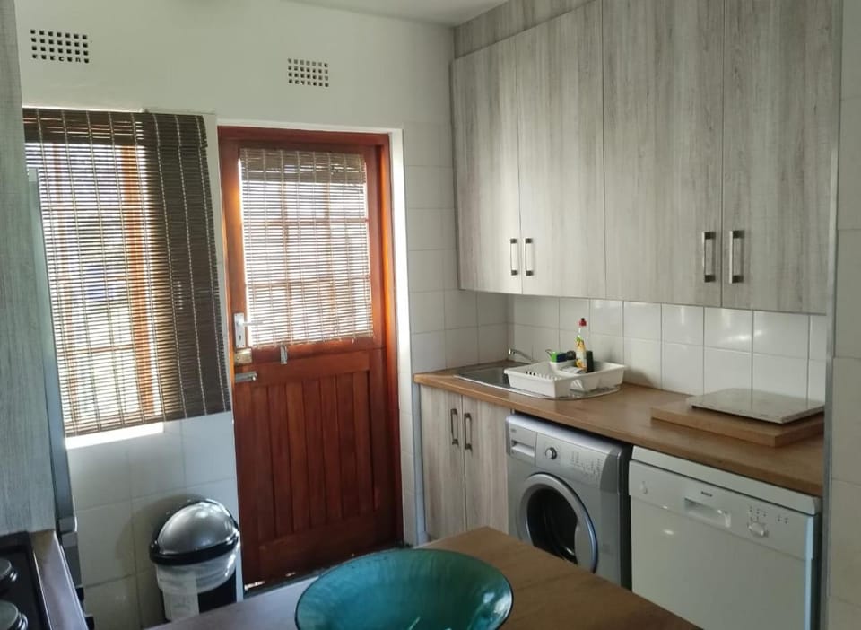 Kitchen or kitchenette, dishwasher, washing machine