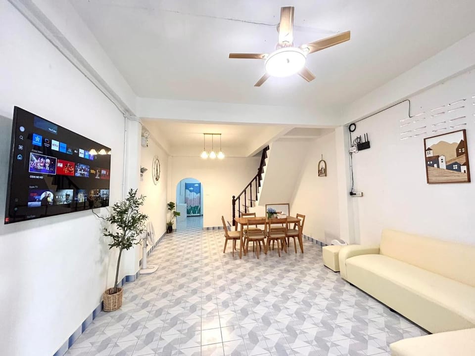 TV and multimedia, Living room, Seating area
