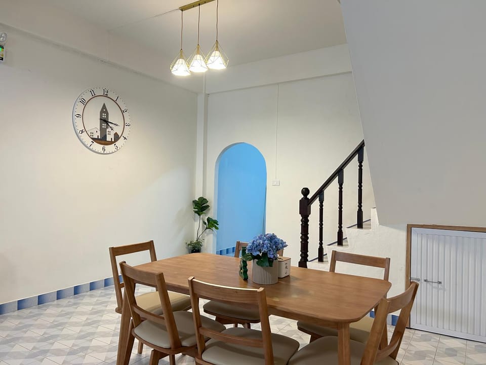 Seating area, Dining area