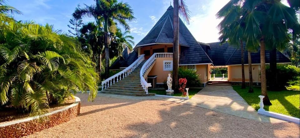 Property building, Natural landscape, Garden view