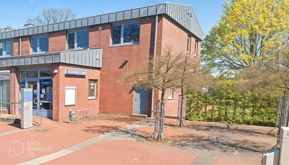 Property building, Facade/entrance, Spring, Street view