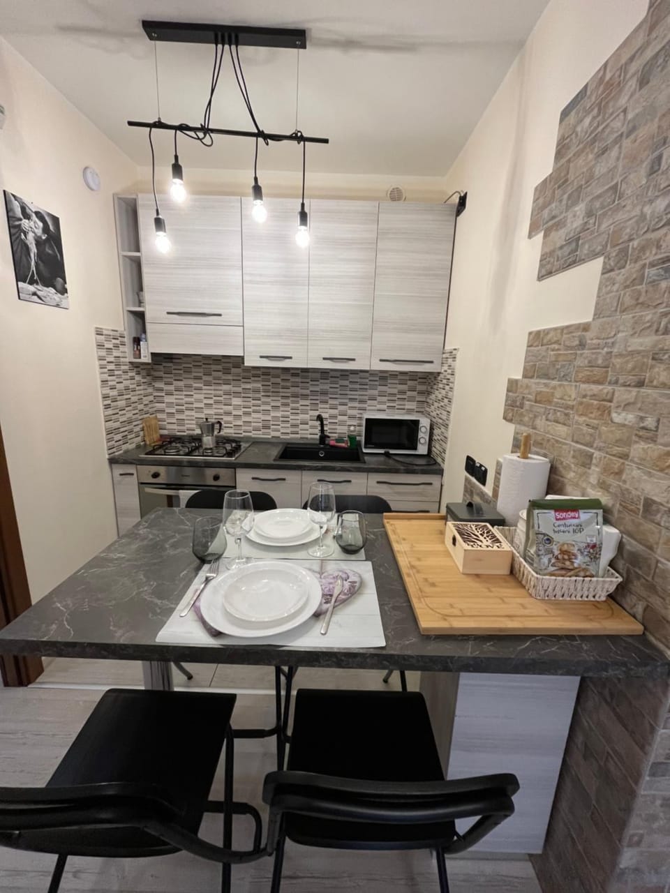 Kitchen or kitchenette, Dining area, stove