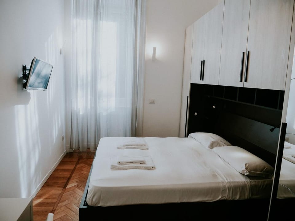 Bed, Photo of the whole room, Bedroom, towels, wardrobe