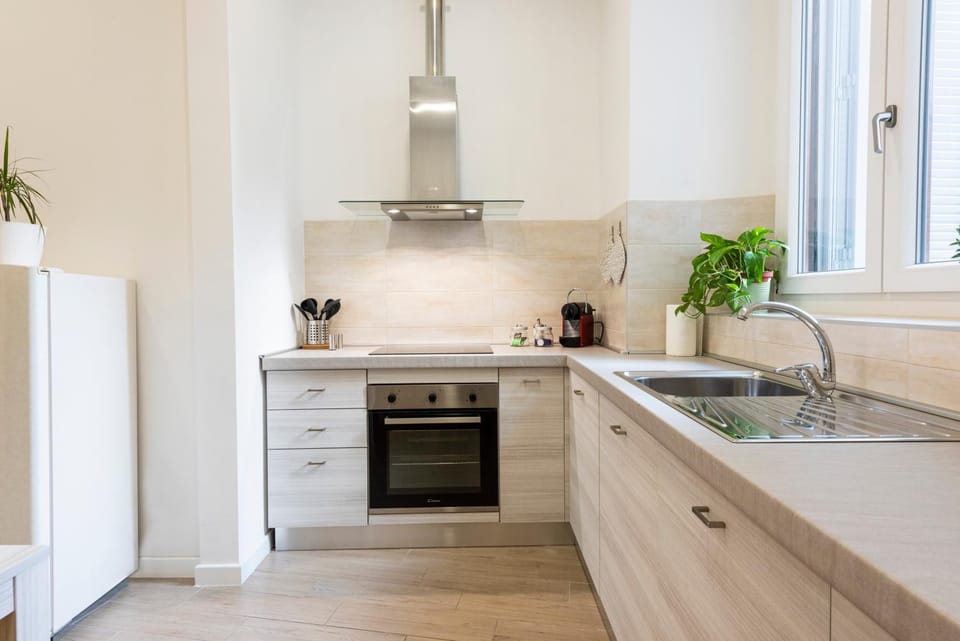 Kitchen or kitchenette, dishwasher, stove