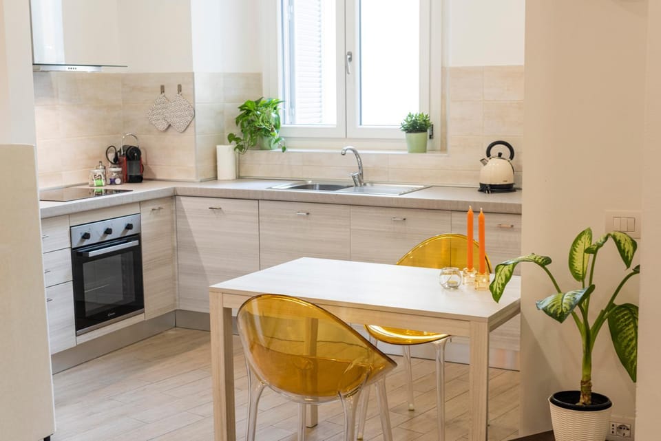 Kitchen or kitchenette, Dining area, dishwasher, stove