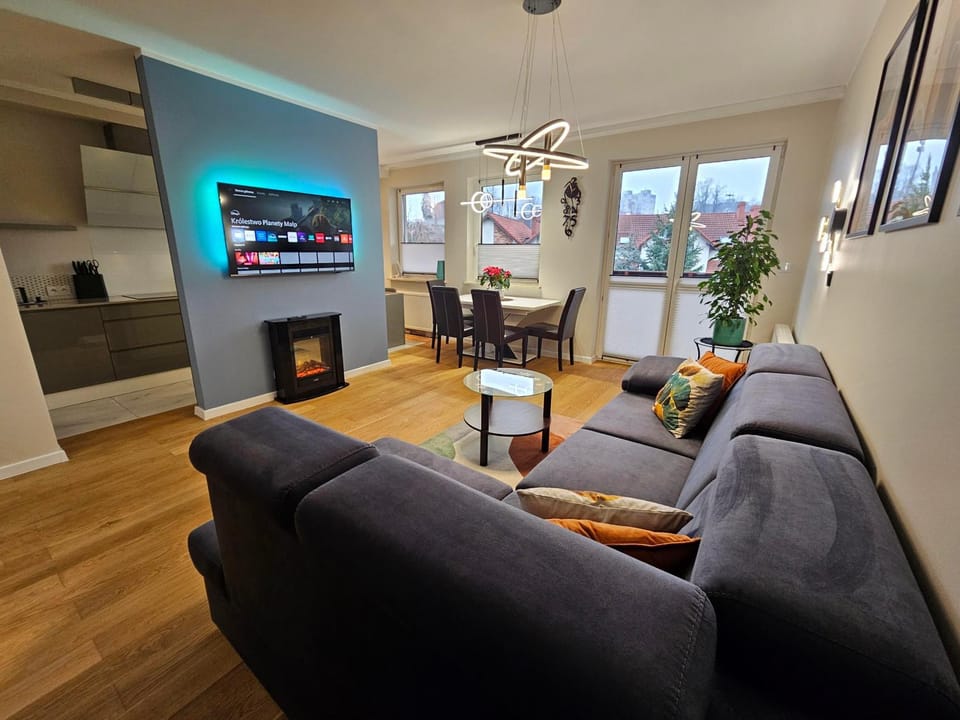 TV and multimedia, Kitchen or kitchenette, Living room, Seating area, Dining area, Evening entertainment