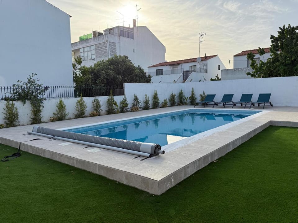Property building, Day, Pool view, Swimming pool, sunbed