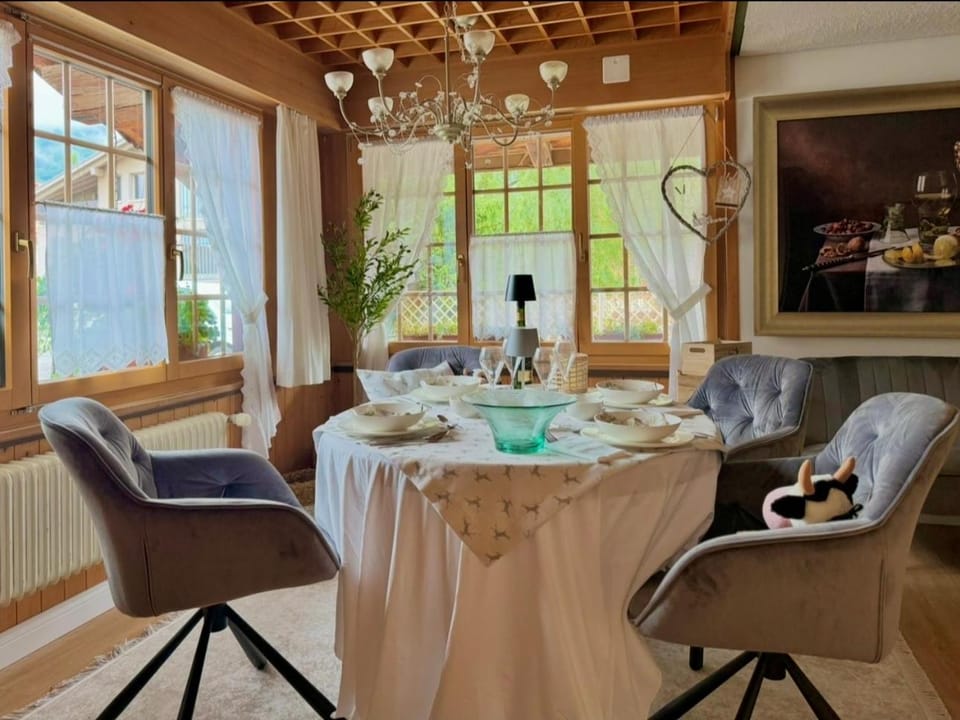 View (from property/room), Photo of the whole room, Seating area, Dining area, Food