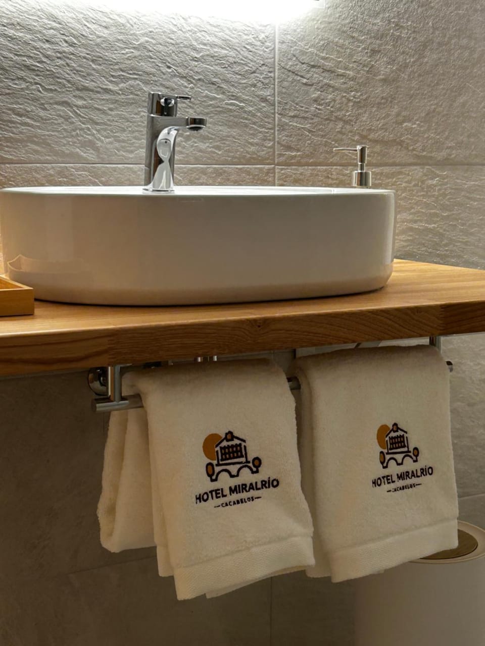 Bathroom, towels