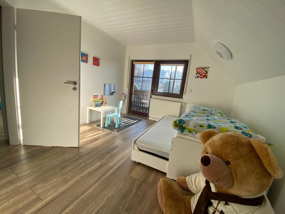 Photo of the whole room, children