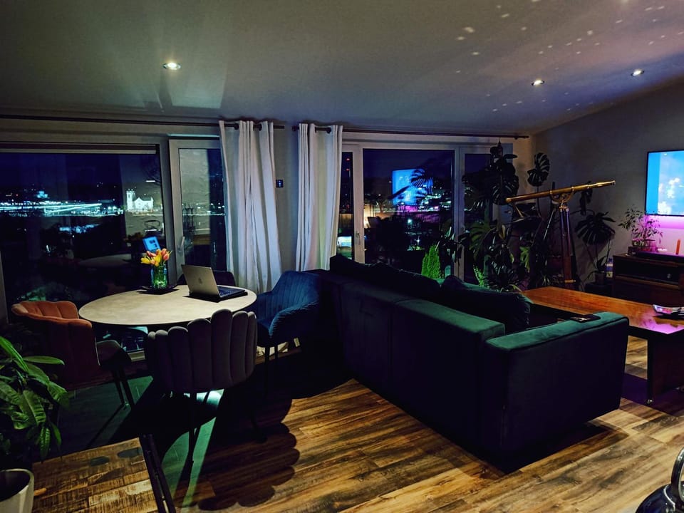Living room, Evening entertainment