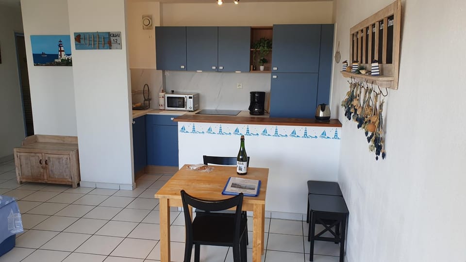 Appartement T2, RDJ, 2 étoiles, Vue mer panoramique, Côte de Granit Rose Apartment in Louannec