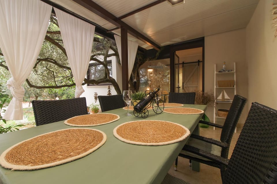 Studio Šumbora Apartment in Peroj