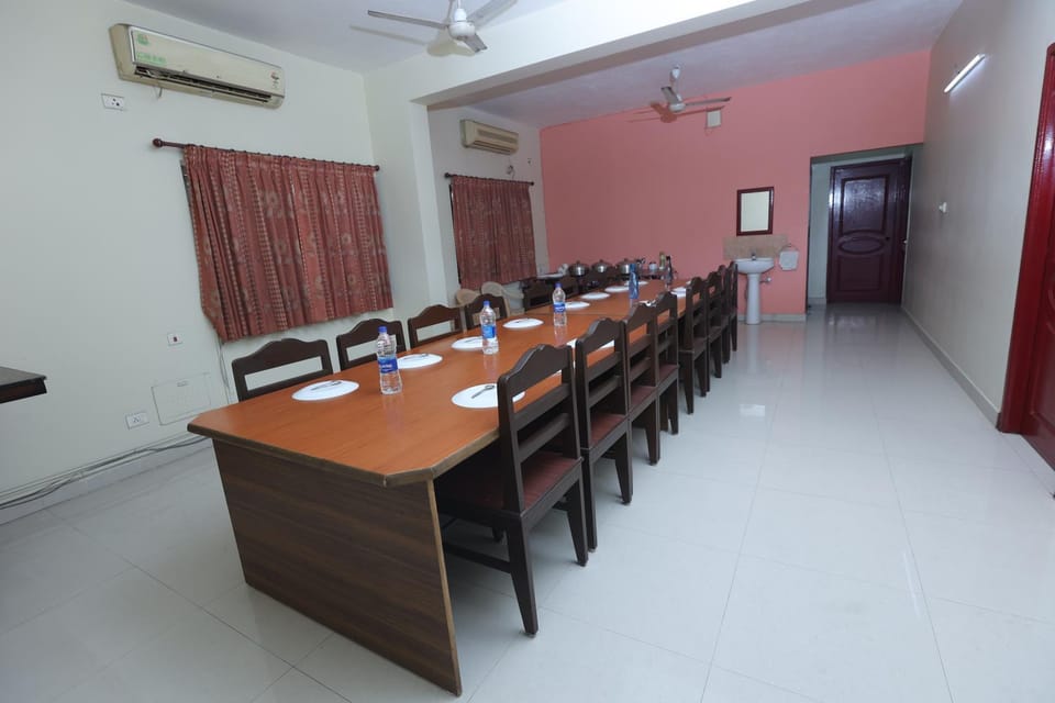Happy homes services apartments -Near-Olympia Technology Park-SKCL Central Square Vacation rental in Chennai