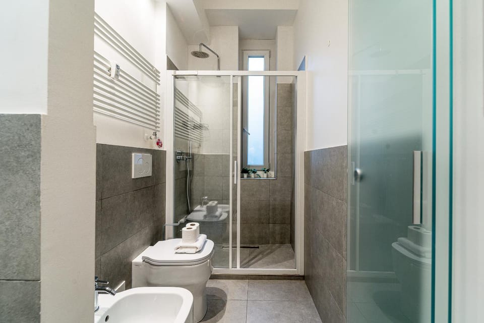 Shower, Toilet, Bathroom, bidet, towels