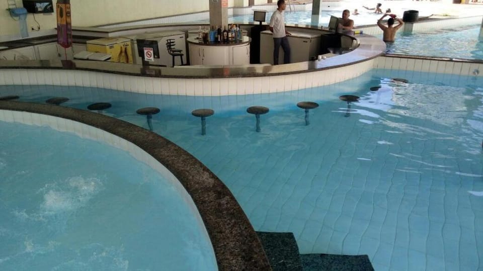 Restaurant/places to eat, Lounge or bar