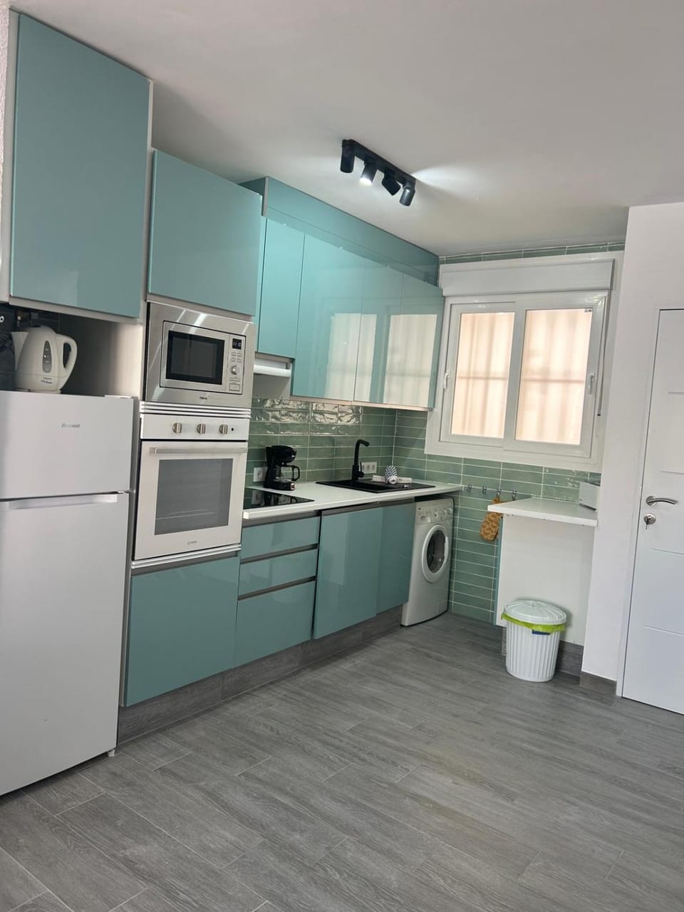 Kitchen or kitchenette, dishwasher, oven, pet friendly, stove, toaster, washing machine