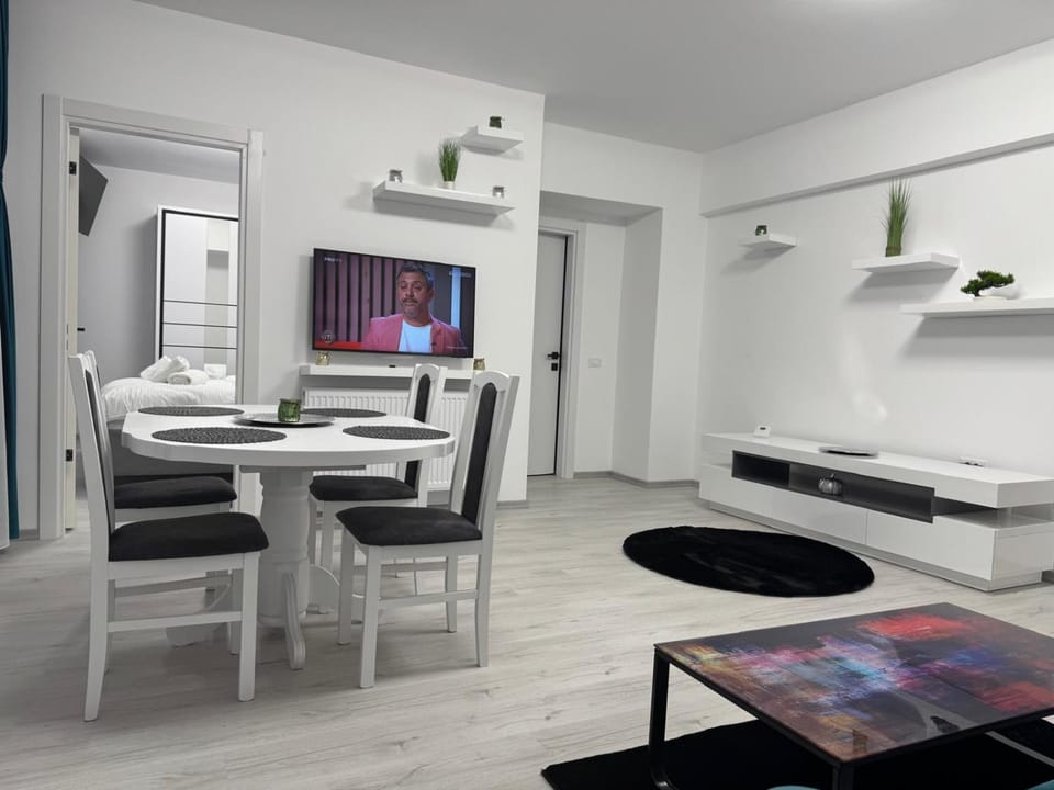 Communal lounge/ TV room, TV and multimedia, Living room, Dining area, Evening entertainment