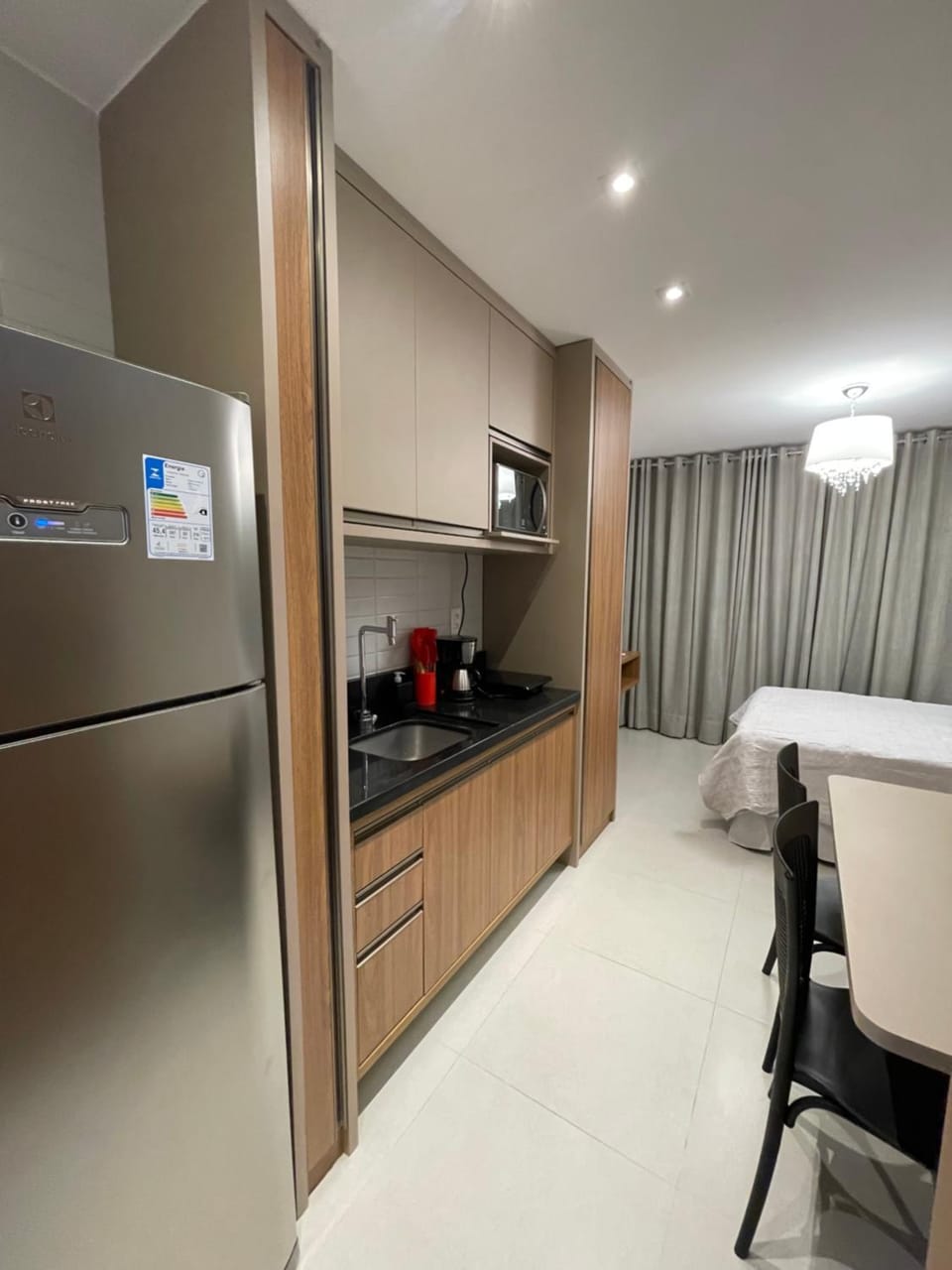 Coffee/tea facilities, Kitchen or kitchenette, oven, stove