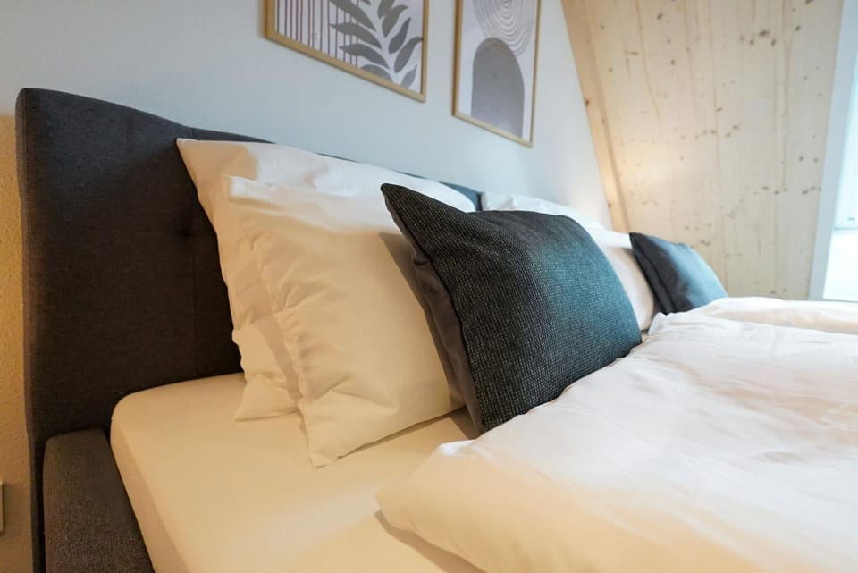 Bed, Photo of the whole room, Decorative detail, Bedroom