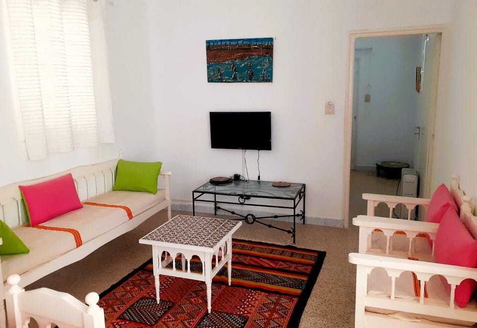 TV and multimedia, Living room, Seating area, Evening entertainment