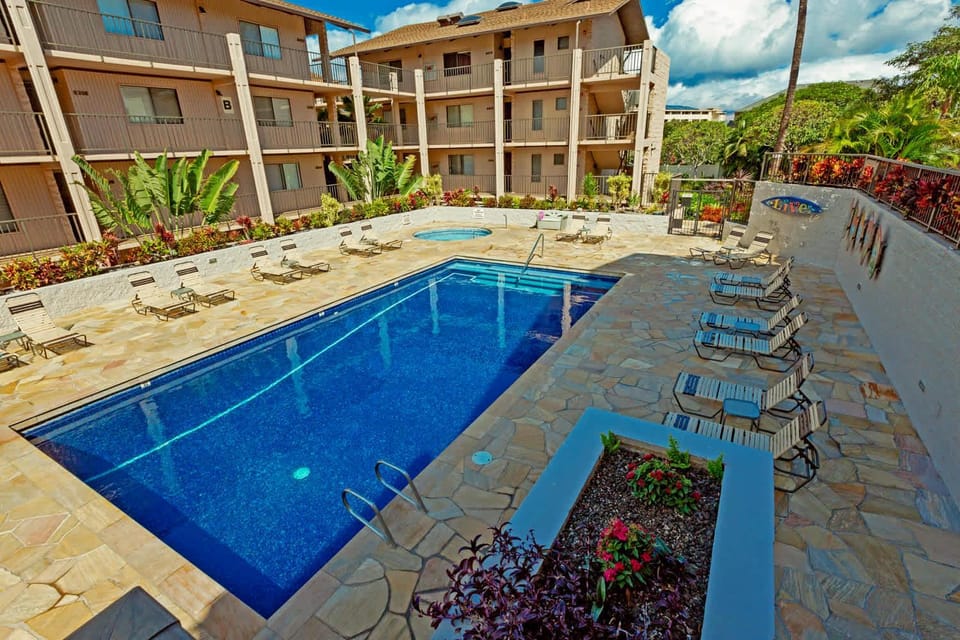 Stylish Maui Loft Split AC Ocean Views Lanai House in Kihei