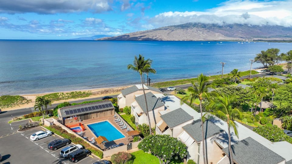 Oceanview Condo - Lanai AC Steps to Beach & Pool House in Kihei