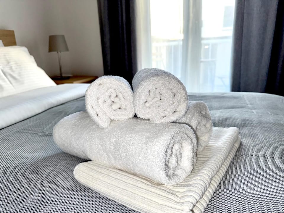 Bedroom, towels