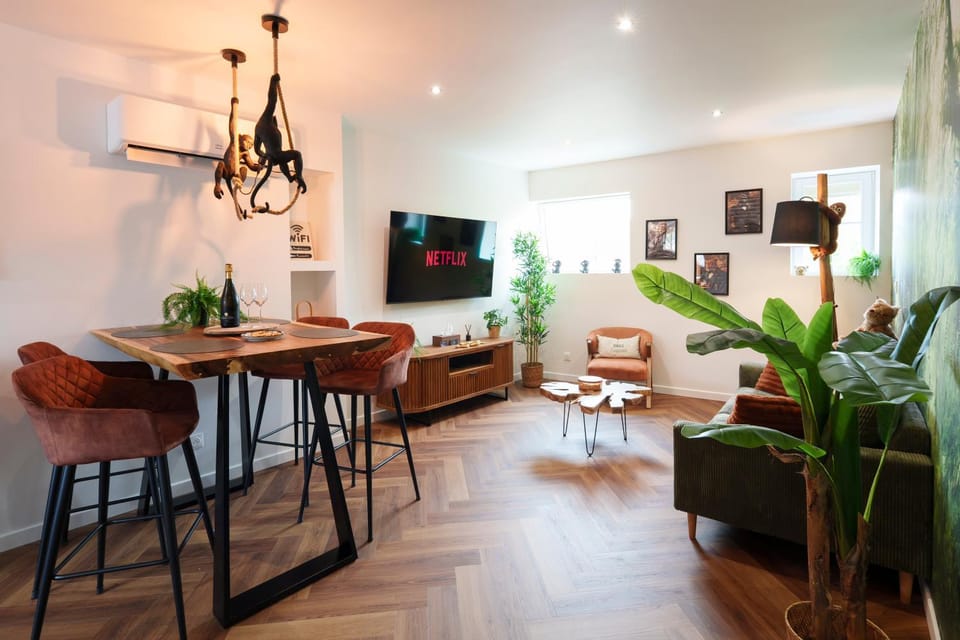 TV and multimedia, View (from property/room), Living room, Lounge or bar, Decorative detail, Decorative detail, Seating area, Dining area, furniture, furniture, air conditioner, air conditioner