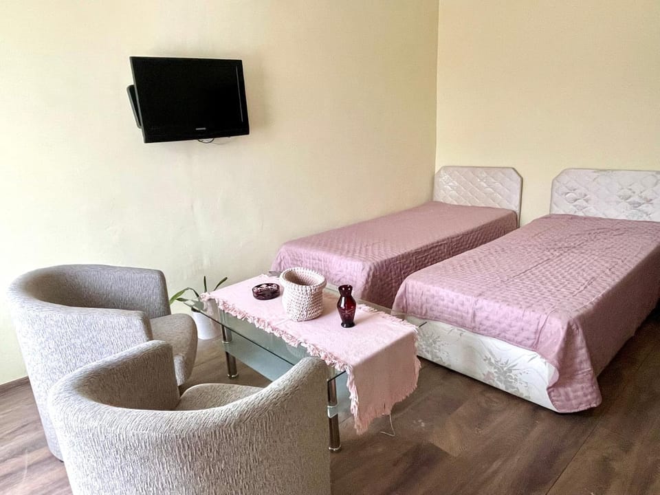 Communal lounge/ TV room, Bed, TV and multimedia, Photo of the whole room