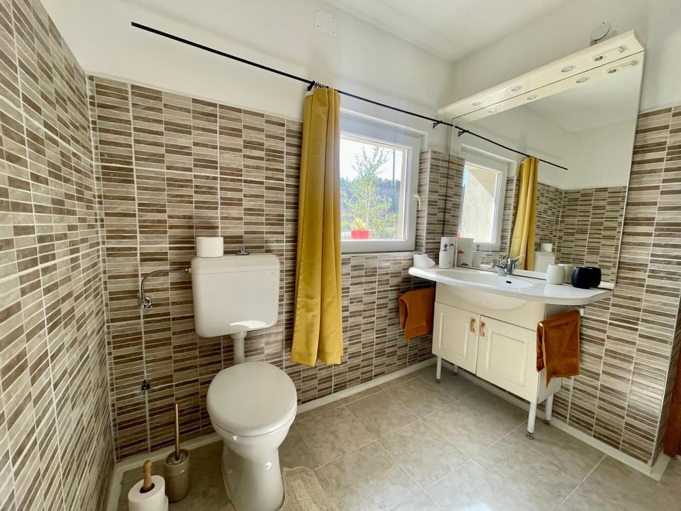Toilet, Bathroom