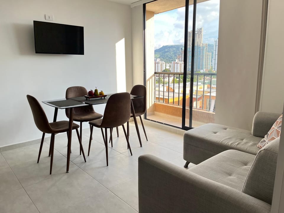 Communal lounge/ TV room, TV and multimedia, Seating area, Dining area