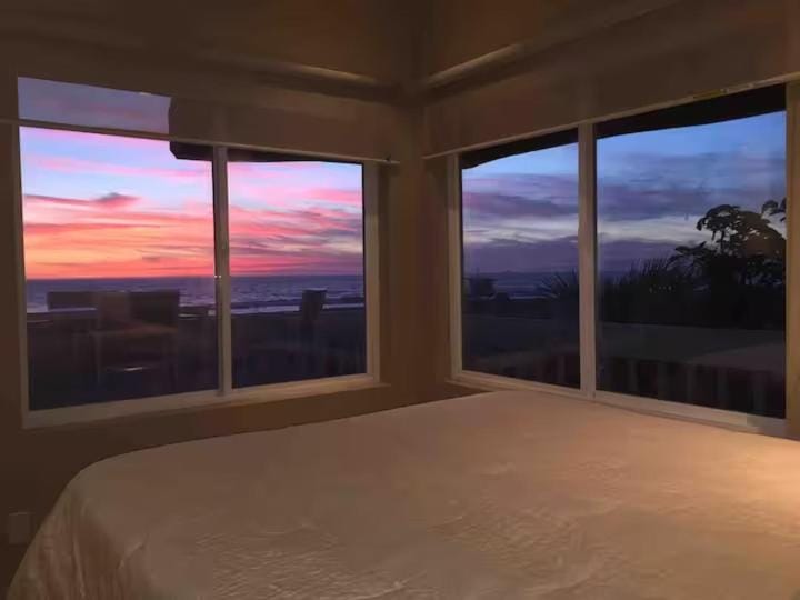 90210 Beach House Middle Unit Apartment in Hermosa Beach