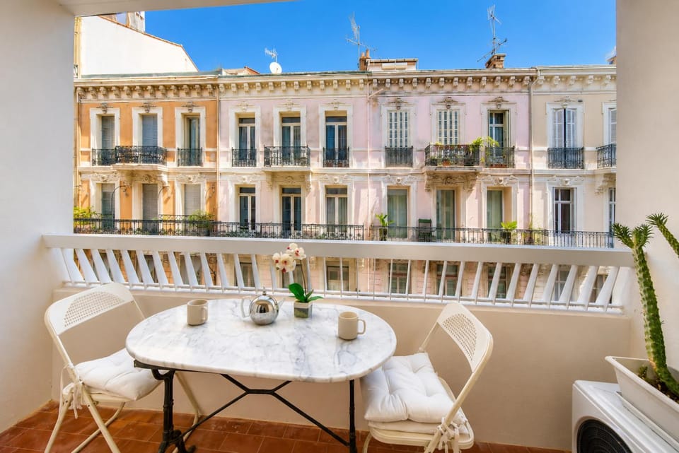 FRGK Victoria 3 Central Cannes studio Terrace, AC & Ultra-Fast Wi-Fi Apartment in Cannes
