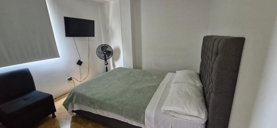 Bed, TV and multimedia, Bedroom