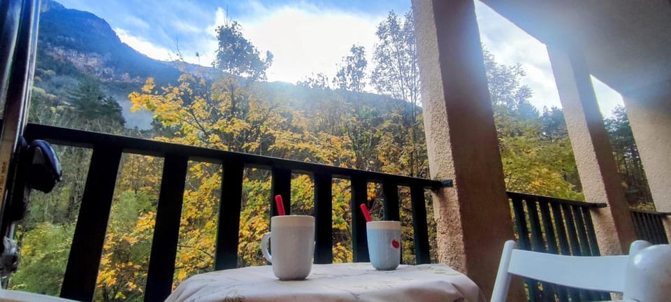Balcony/Terrace, Mountain view