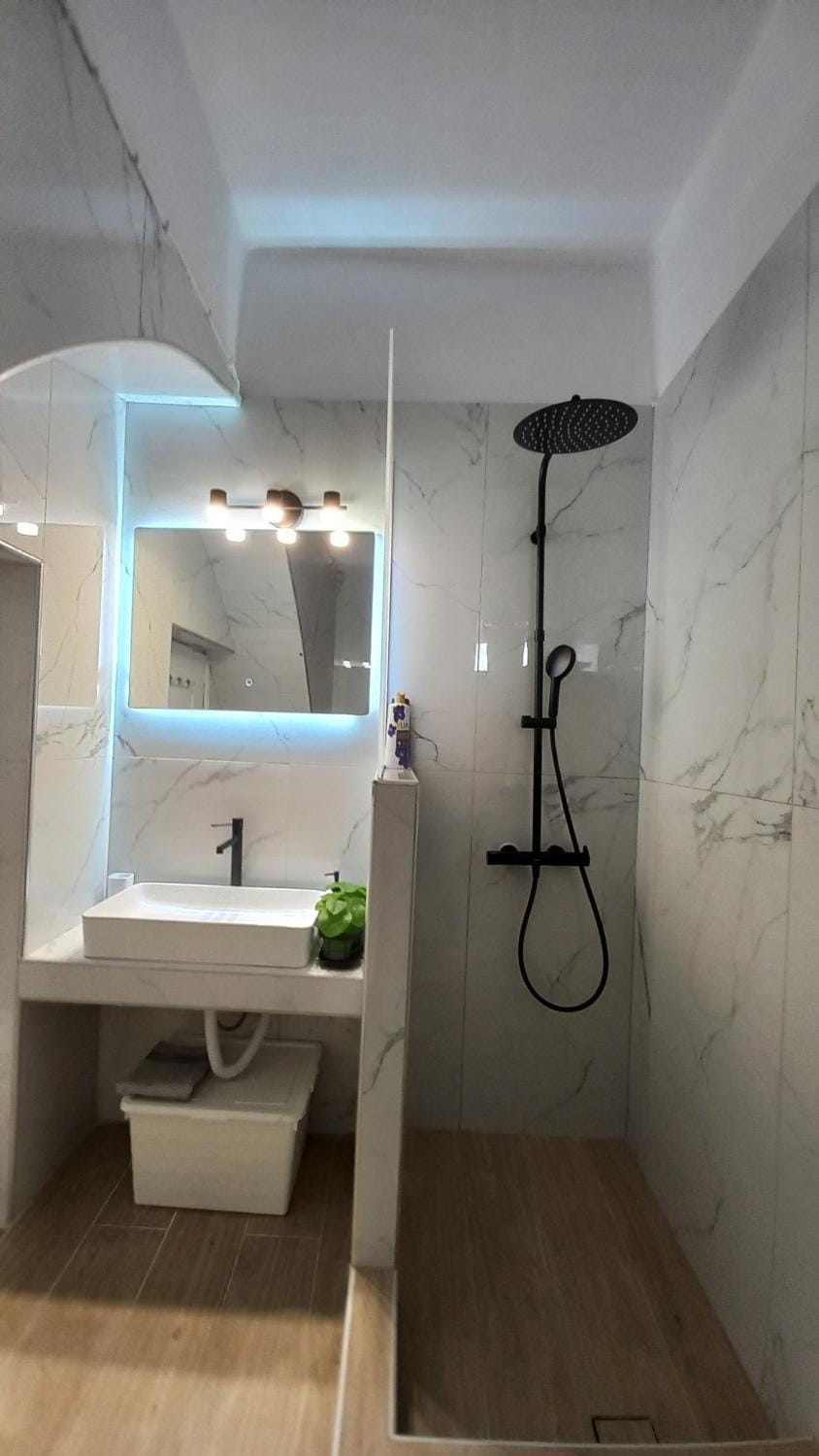 A V G E R I N O S Naxos House in Naxos