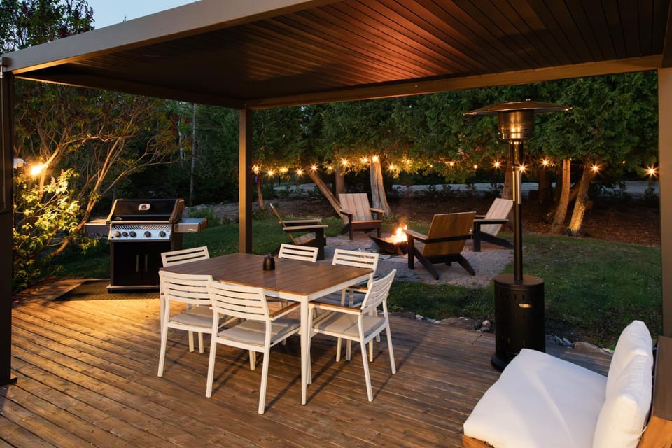 300ft Lake front - All Season, Hot tub, Steam bath House in Northern Bruce Peninsula