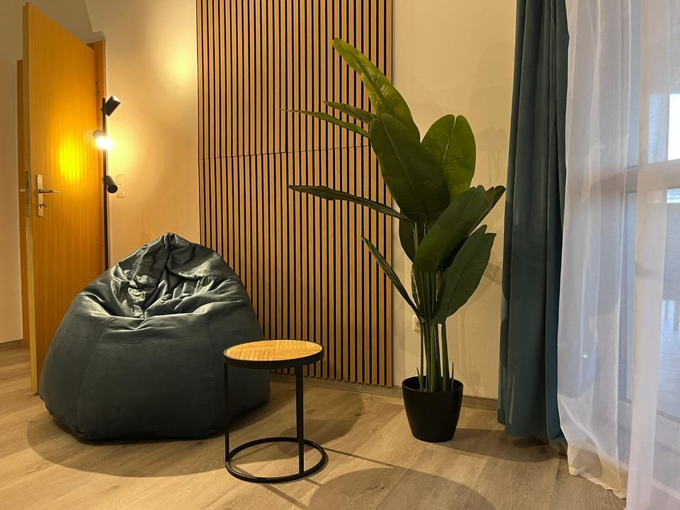 Property building, Decorative detail, Seating area