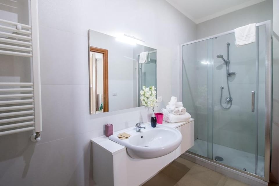 Shower, Bathroom, towels