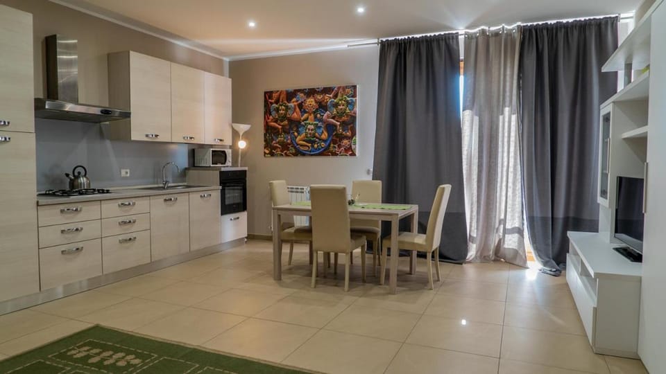 Living room, Dining area, pet friendly, stove